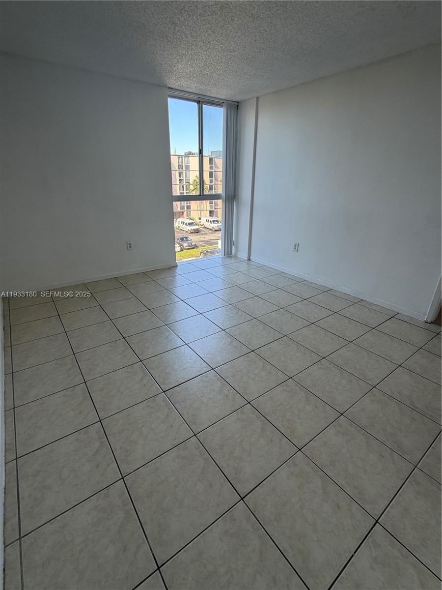 LAS BRISAS@ COUNTRY CLUB - Residential