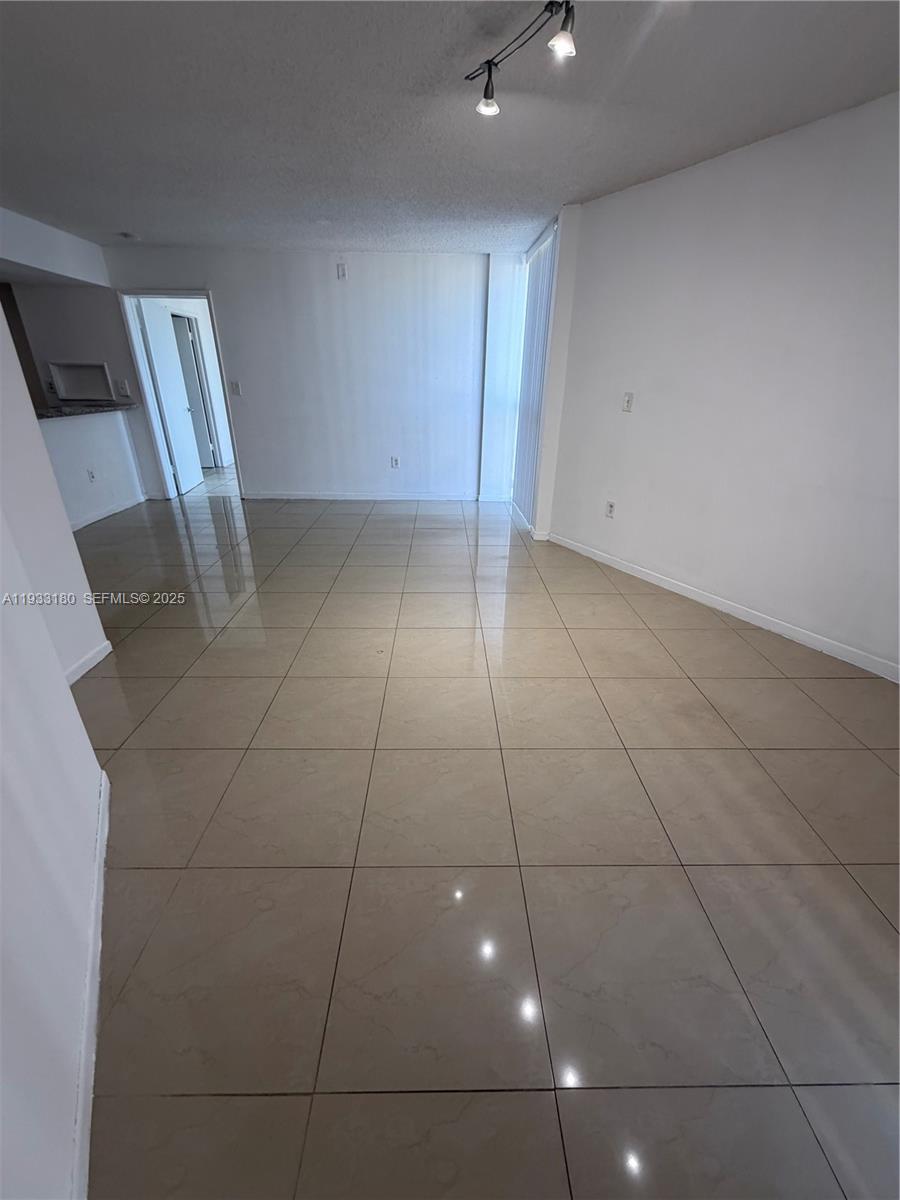 LAS BRISAS@ COUNTRY CLUB - Residential