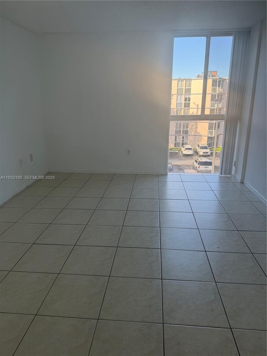 LAS BRISAS@ COUNTRY CLUB - Residential