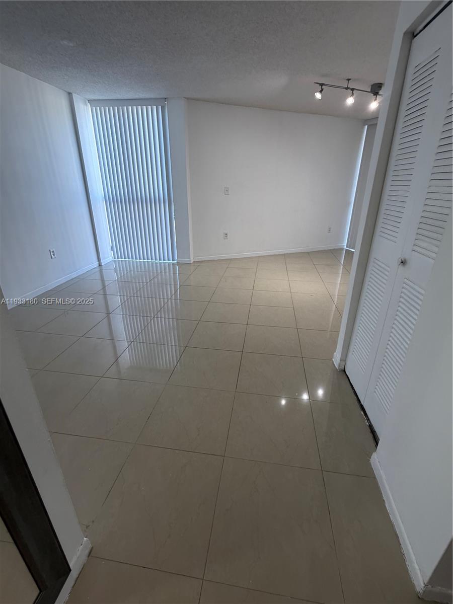 LAS BRISAS@ COUNTRY CLUB - Residential