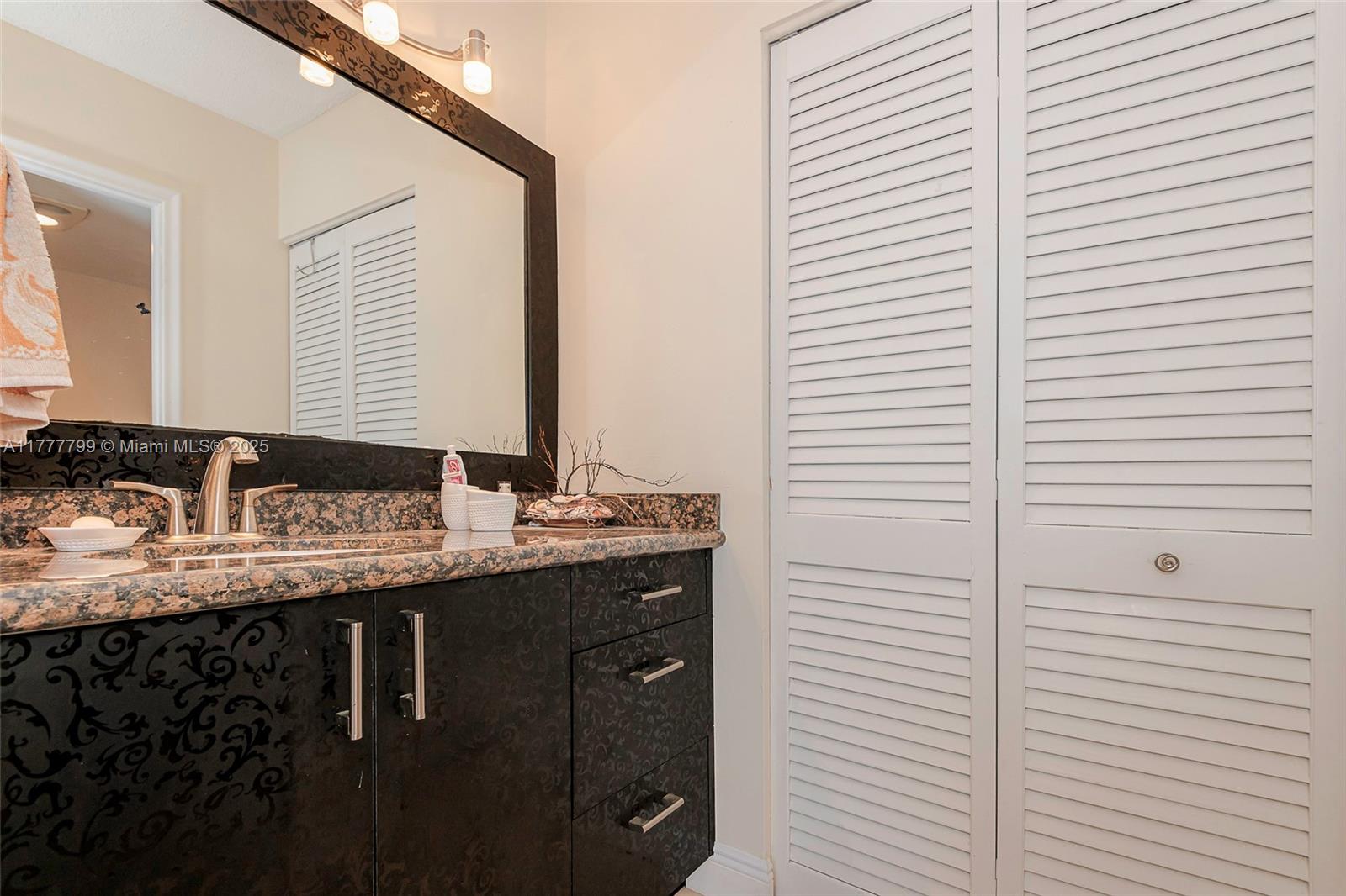 IMPERIAL TOWERS CONDO - Residential