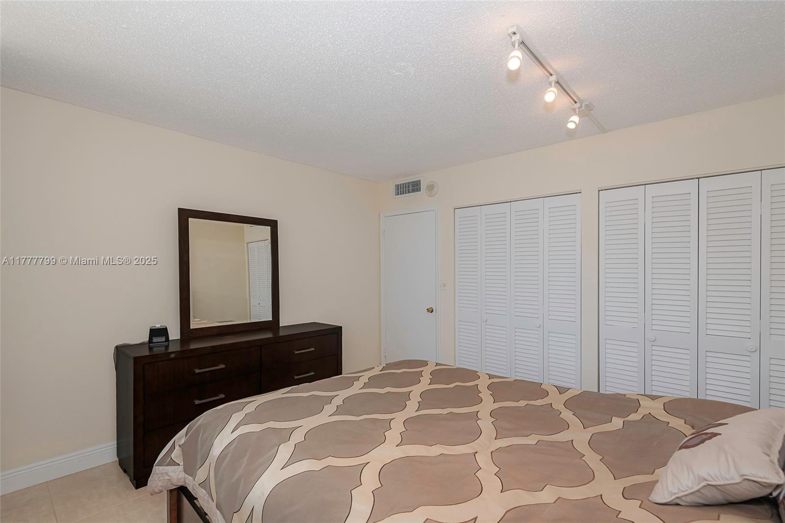 IMPERIAL TOWERS CONDO - Residential