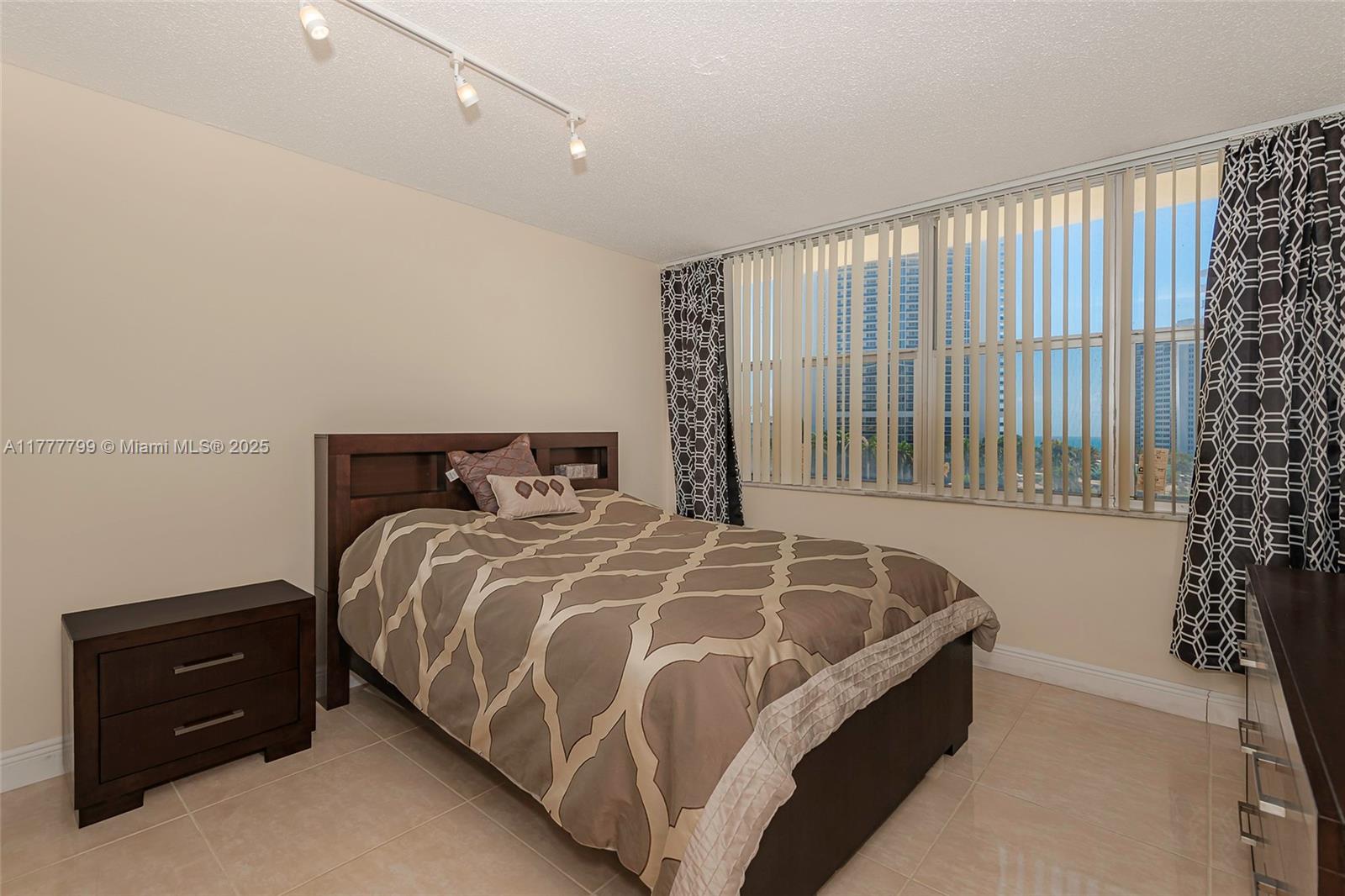 IMPERIAL TOWERS CONDO - Residential