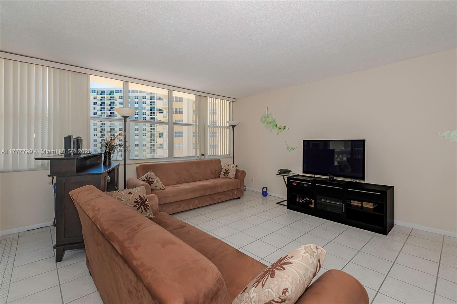 IMPERIAL TOWERS CONDO - Residential