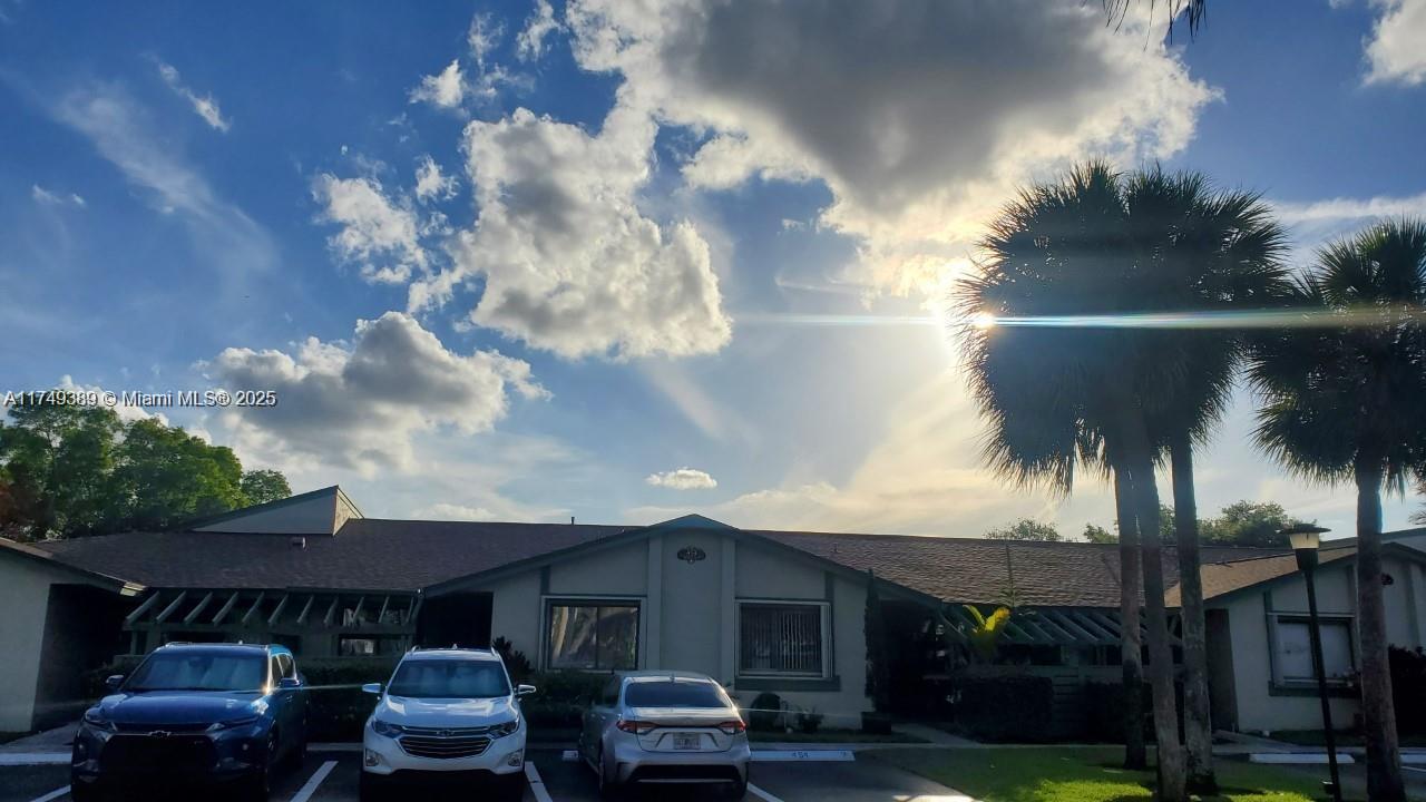 Rental Property at 454 Lakeview Dr 2, Weston, Broward County, Florida - Bedrooms: 2 
Bathrooms: 2  - $2,900 MO.