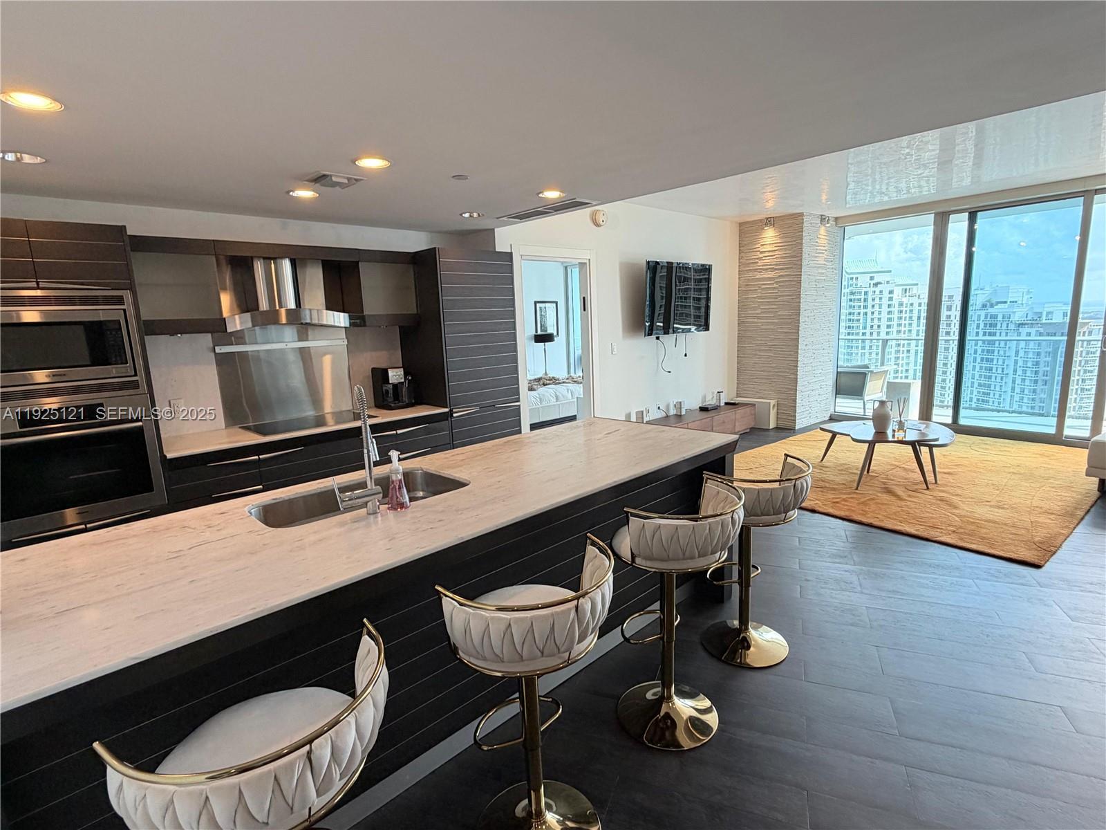 200 Biscayne Boulevard Way 4007