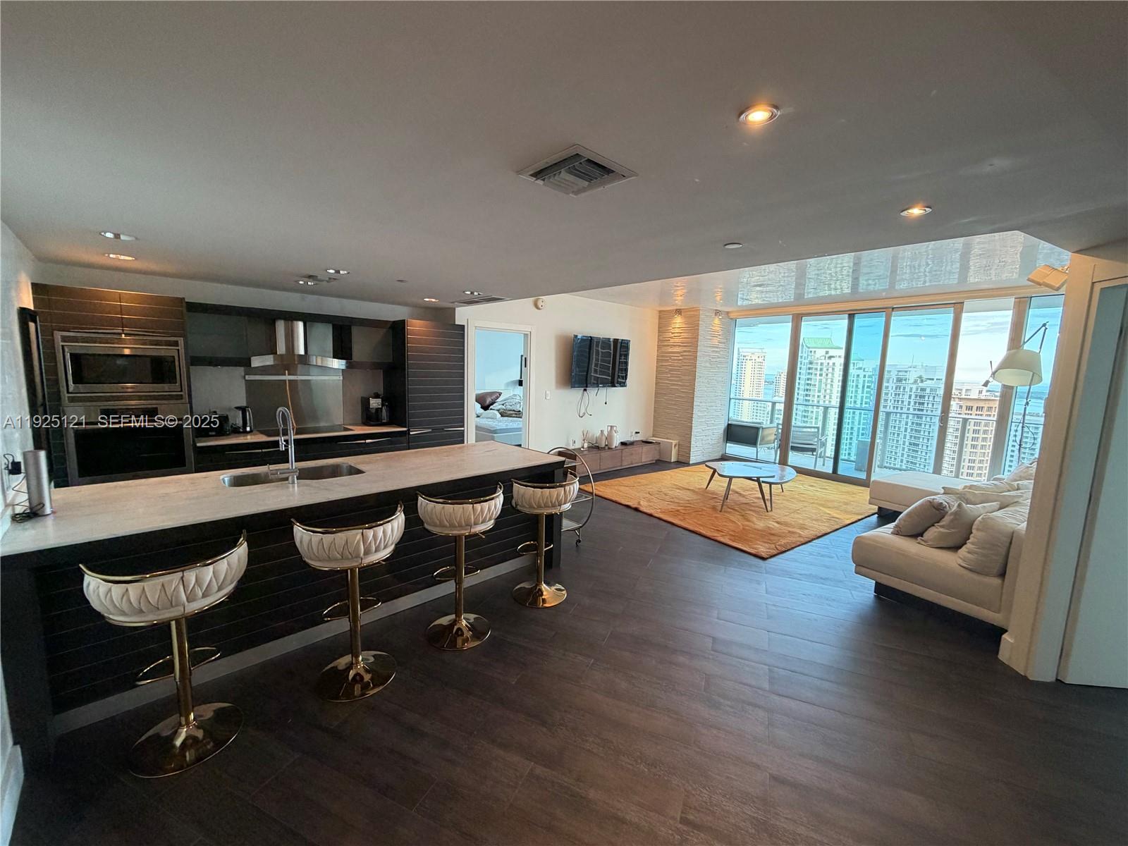 200 Biscayne Boulevard Way 4007