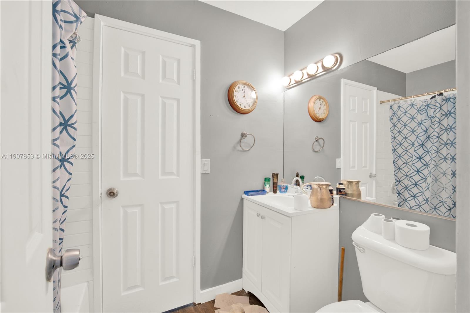 LAKESHORE CONDO I - Residential