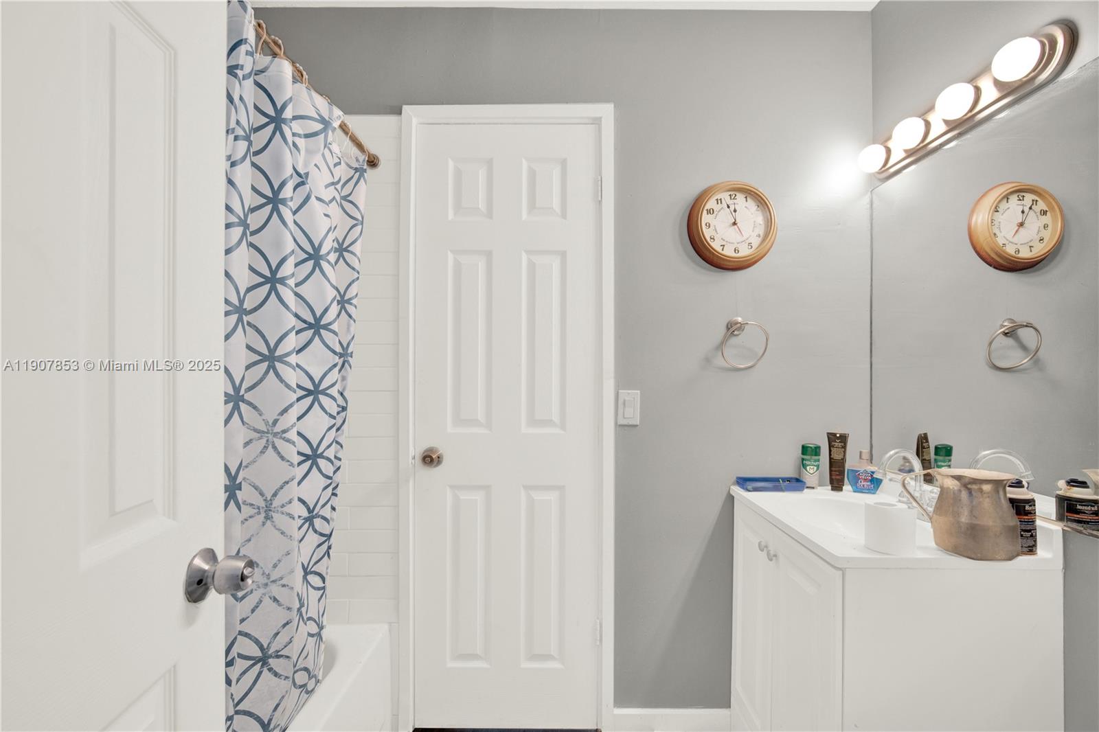 LAKESHORE CONDO I - Residential