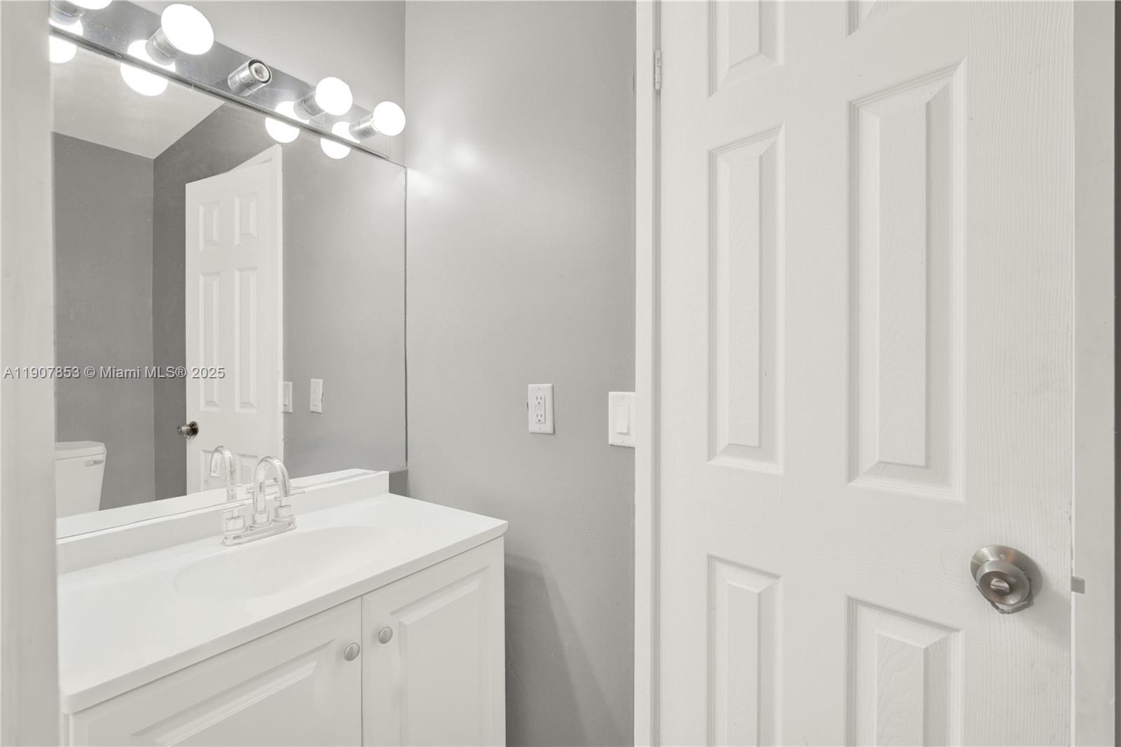 LAKESHORE CONDO I - Residential