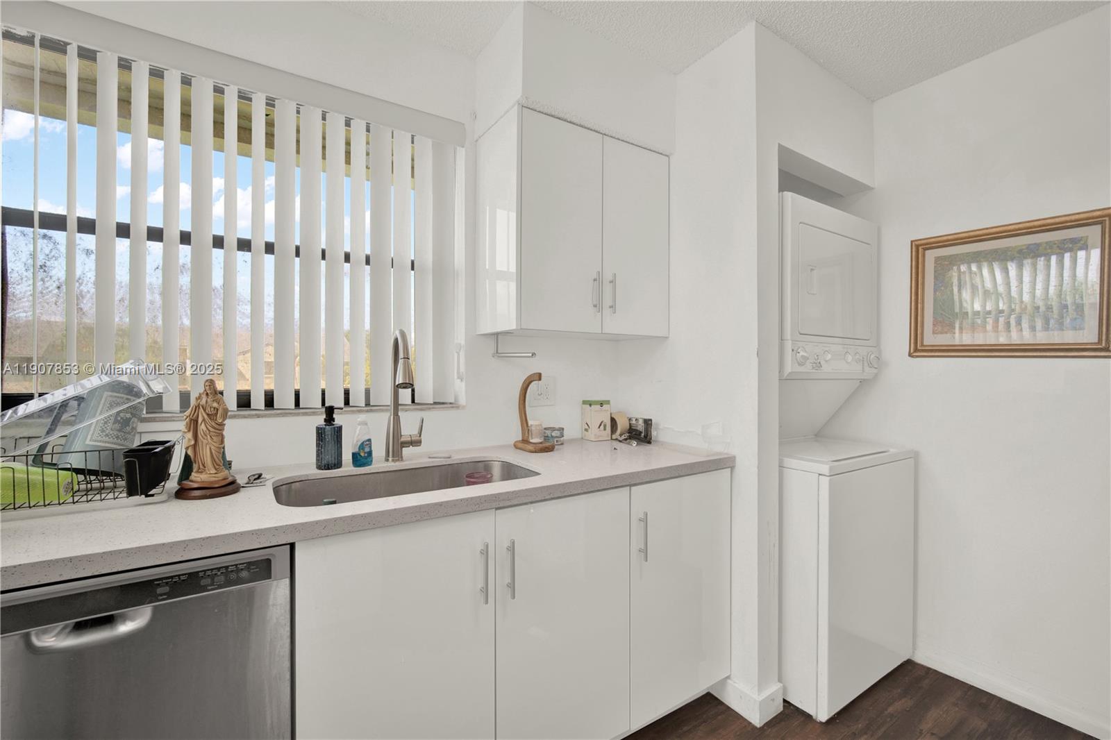 LAKESHORE CONDO I - Residential