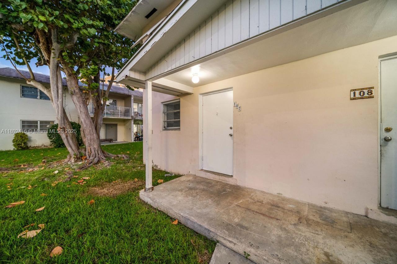 VILLAGE AT DADELAND CONDO - Residential