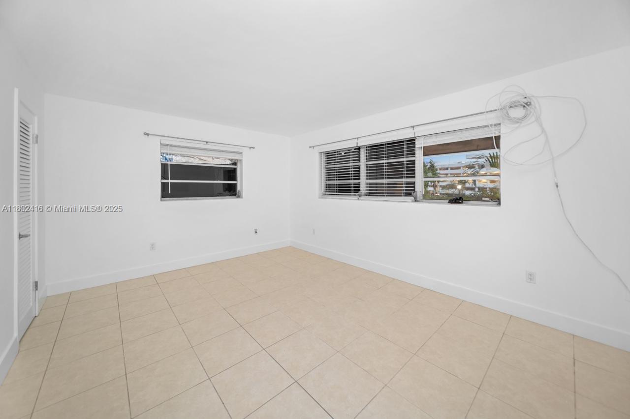 VILLAGE AT DADELAND CONDO - Residential