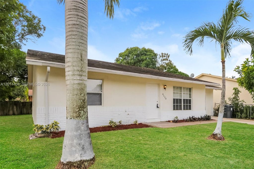 Photo of 6126 Arcade Ct, Lake Worth, FL 33463 (MLS # A12011400)
