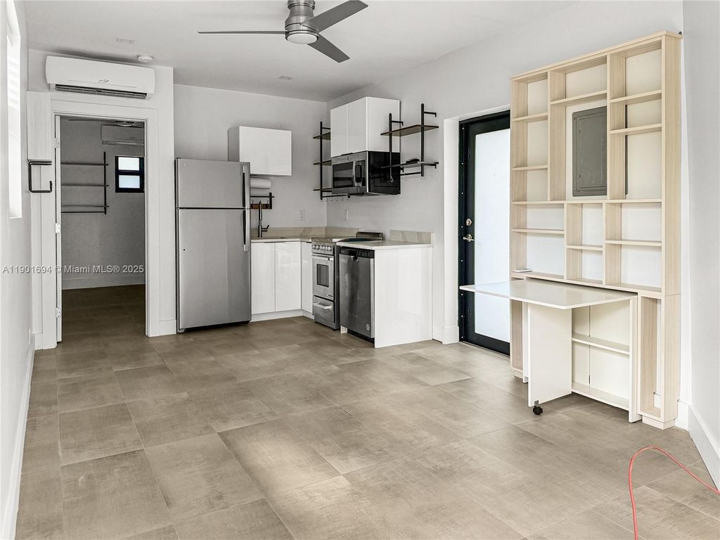 Photo of 551 NE 26th St #2, Wilton Manors, FL 33305 (MLS # A11901694)