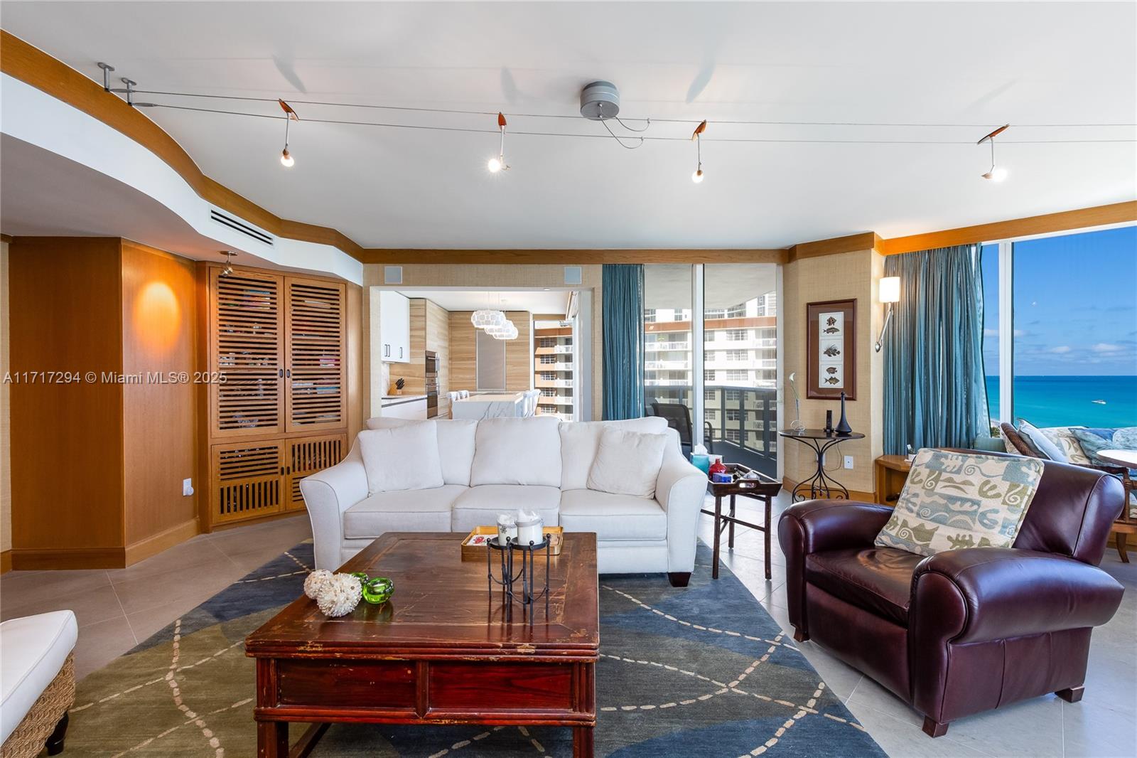 19111 Collins Ave 901
