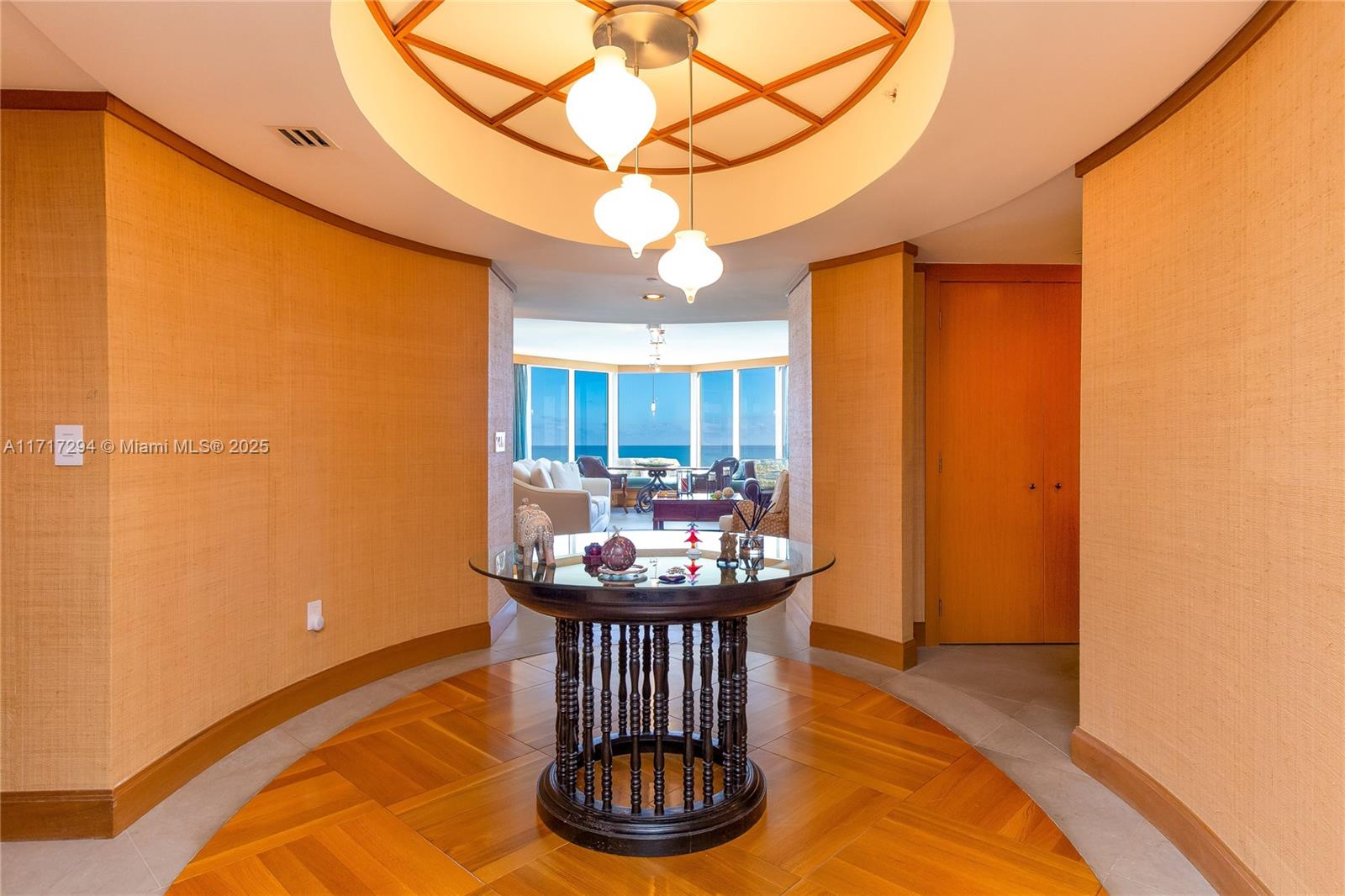 19111 Collins Ave 901
