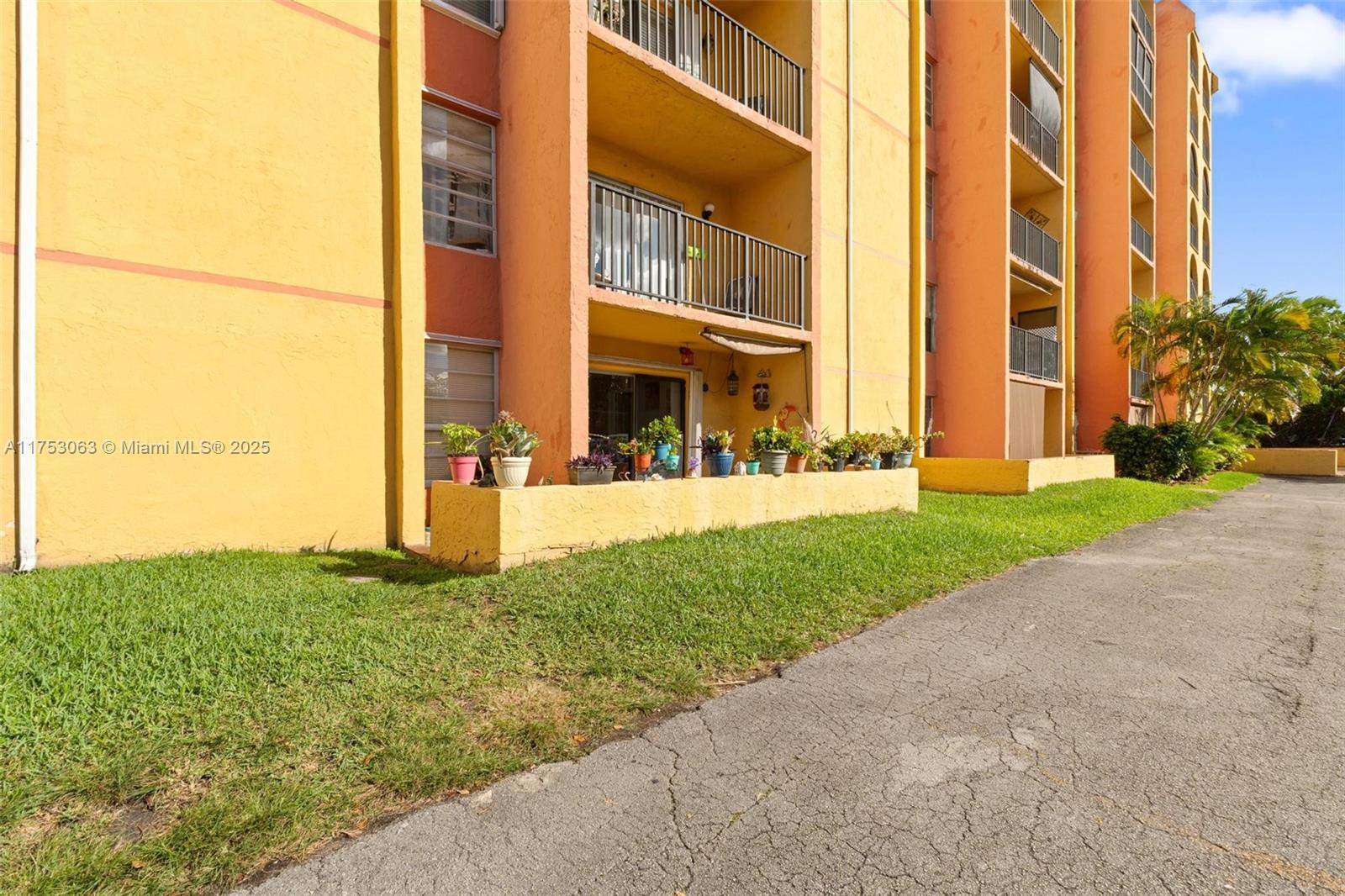SUNSET VILLAS NO 3 CONDO - Residential