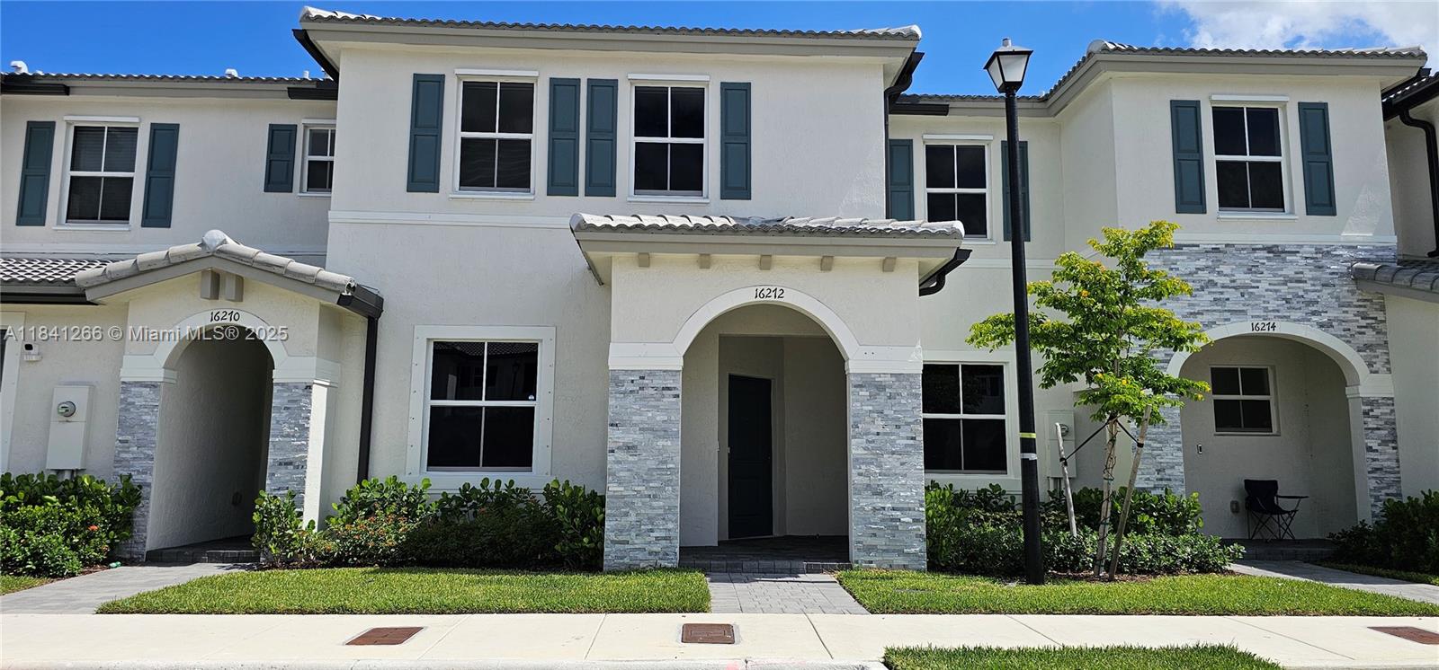 Beautiful Townhome built in late 2023 with 3 bedrooms and 2.5 bathrooms, located at Cedar Pointe in the Redlands. This unit looks like new, beautiful kitchen with quartz countertop. All stainless steel appliances, ceramic tile on the first floor, carpet on second floor. Low association fee which includes, lawn maintenance, common areas and fiber optic internet. The lovely Cedar Pointe Community will offer a beautiful clubhouse, amazing swimming pool and fitness center for its residents, don't miss out on this opportunity. Call or text listing agent.