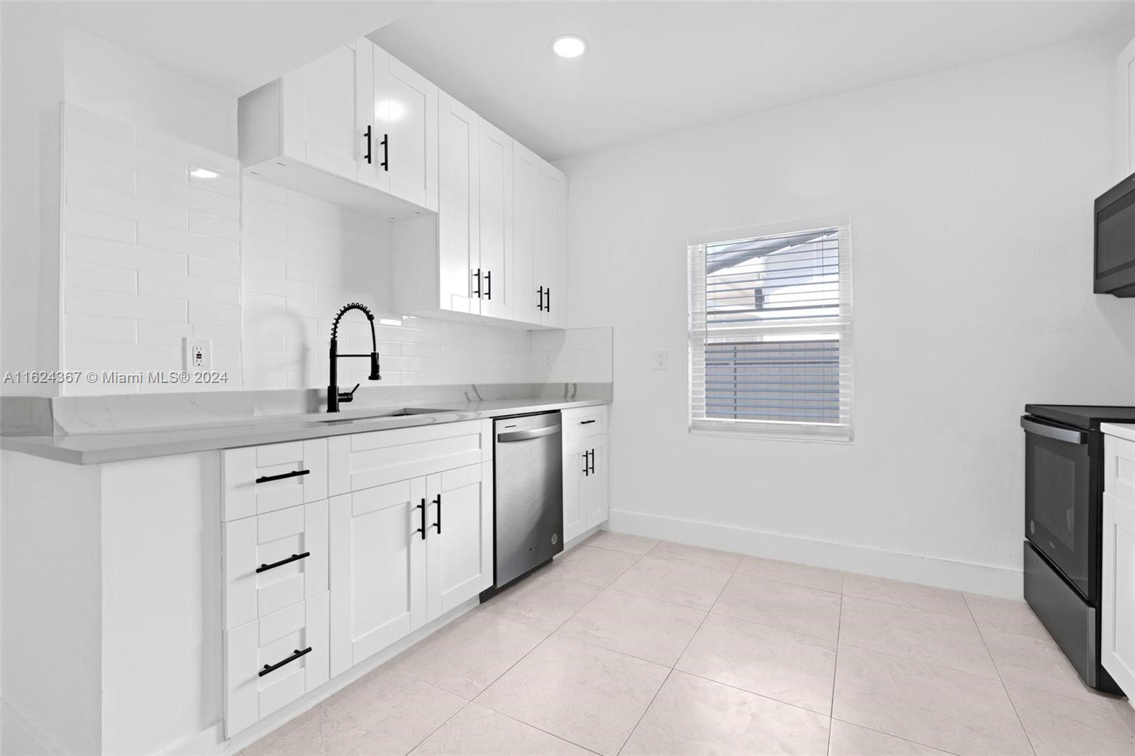 BISCAYNE SHORES UNIT 4 - Residential