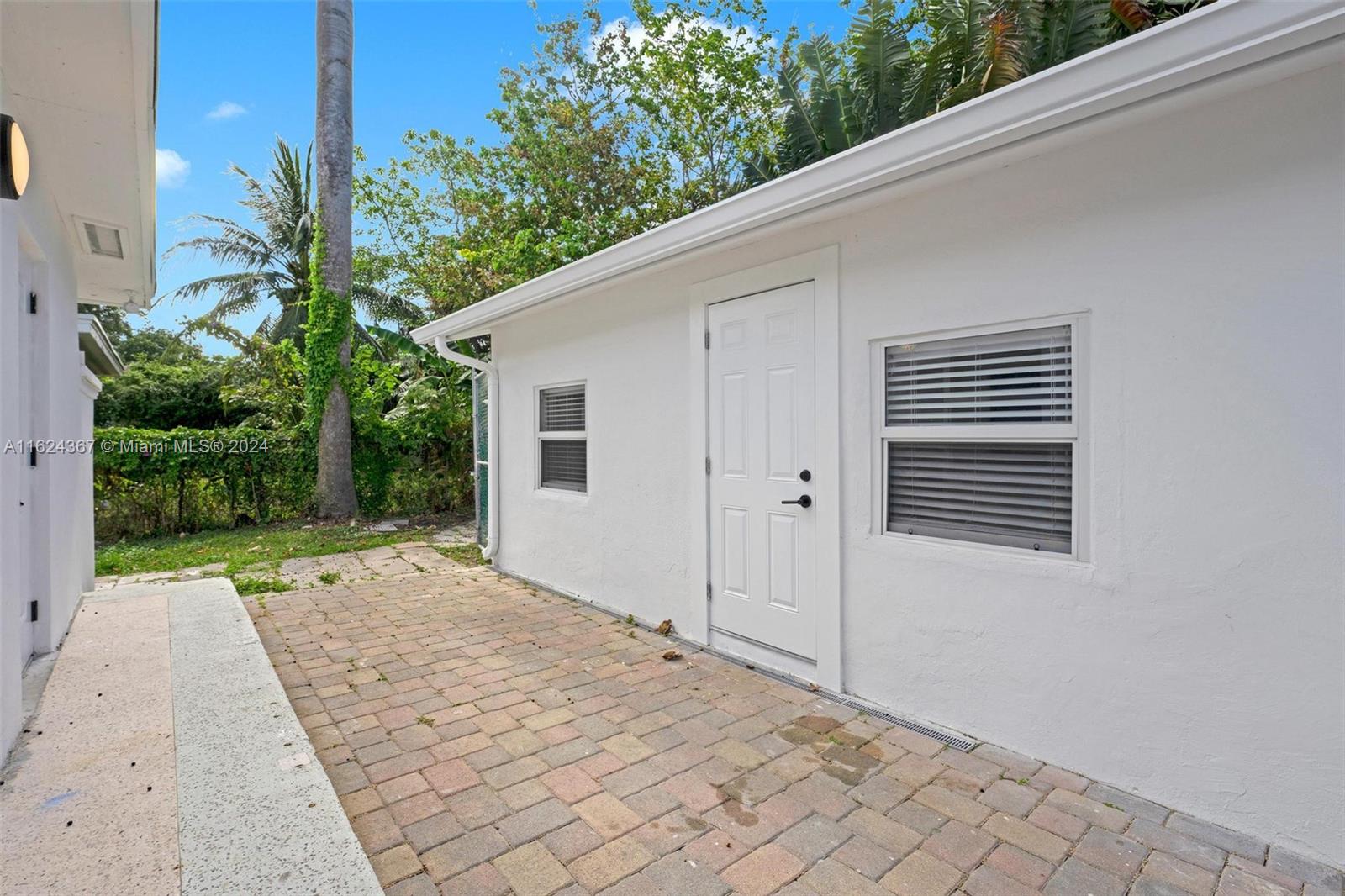 BISCAYNE SHORES UNIT 4 - Residential