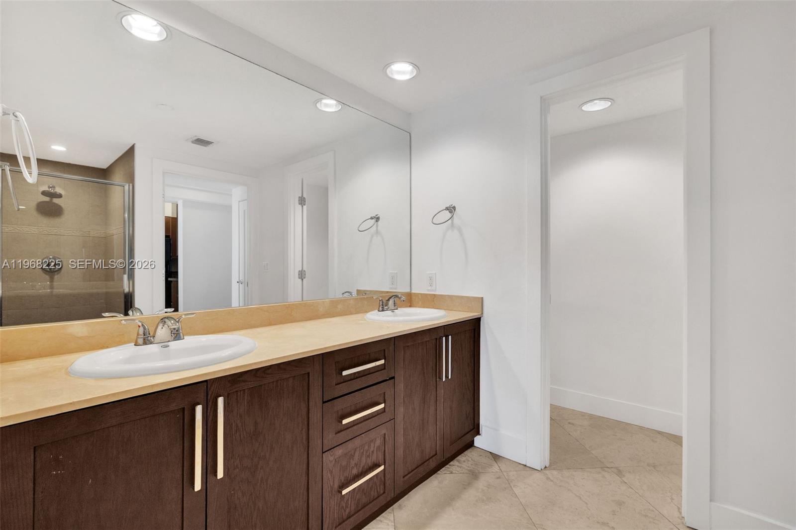 THE GRAND VENETIAN CONDO - Residential