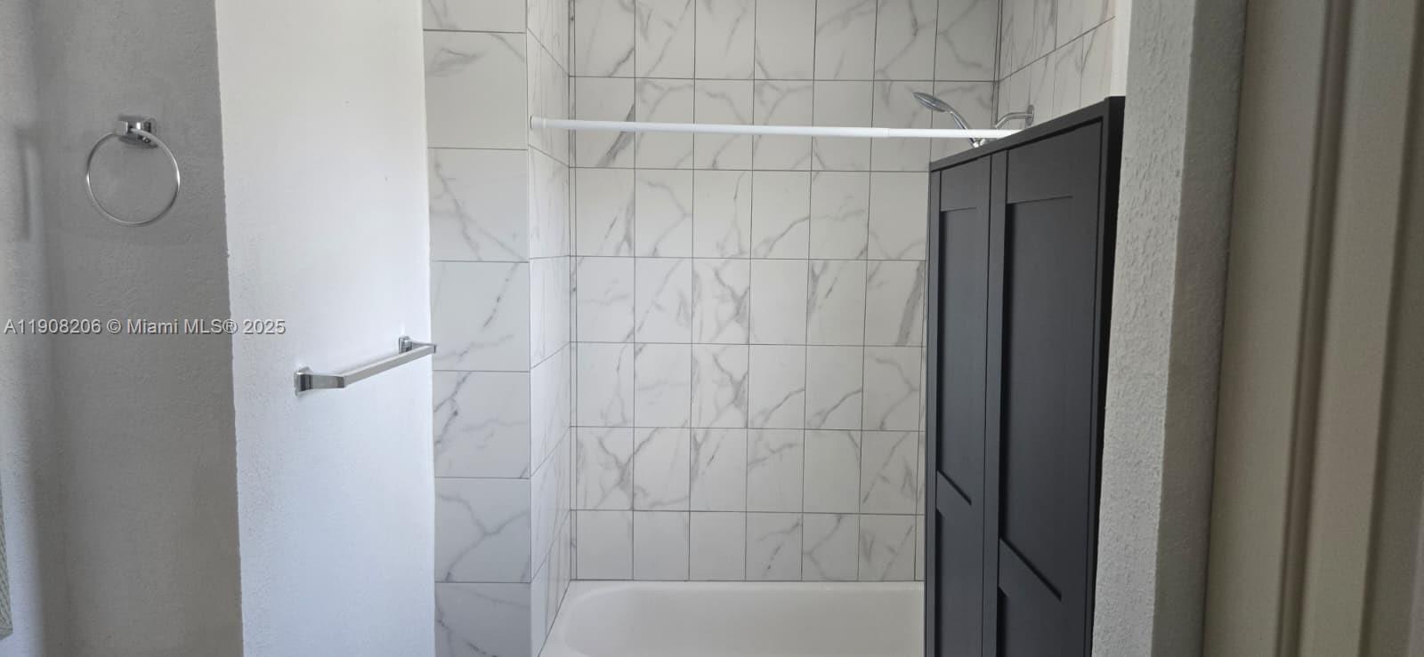 KENDALE WOODS NORTH CONDO - Residential Lease