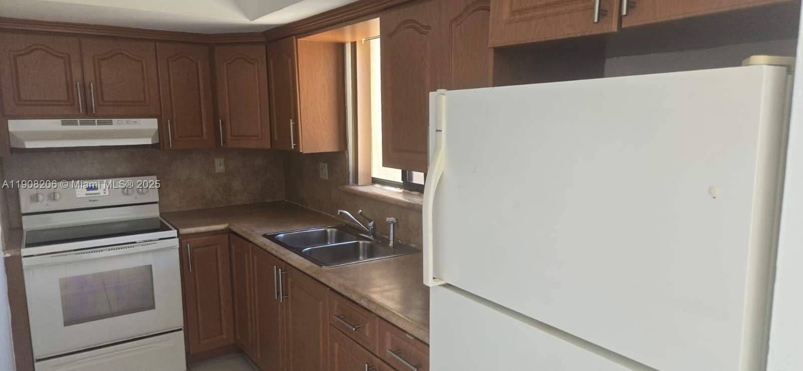 KENDALE WOODS NORTH CONDO - Residential Lease