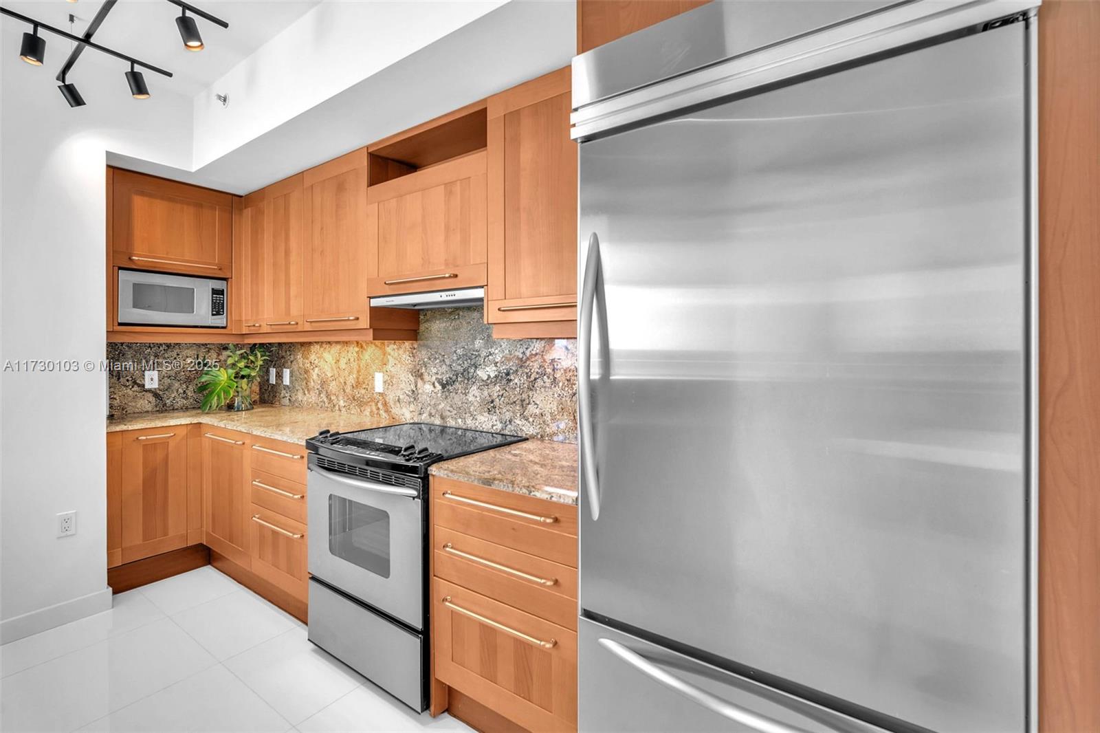 LAS OLAS RIVER HOUSE COND - Residential