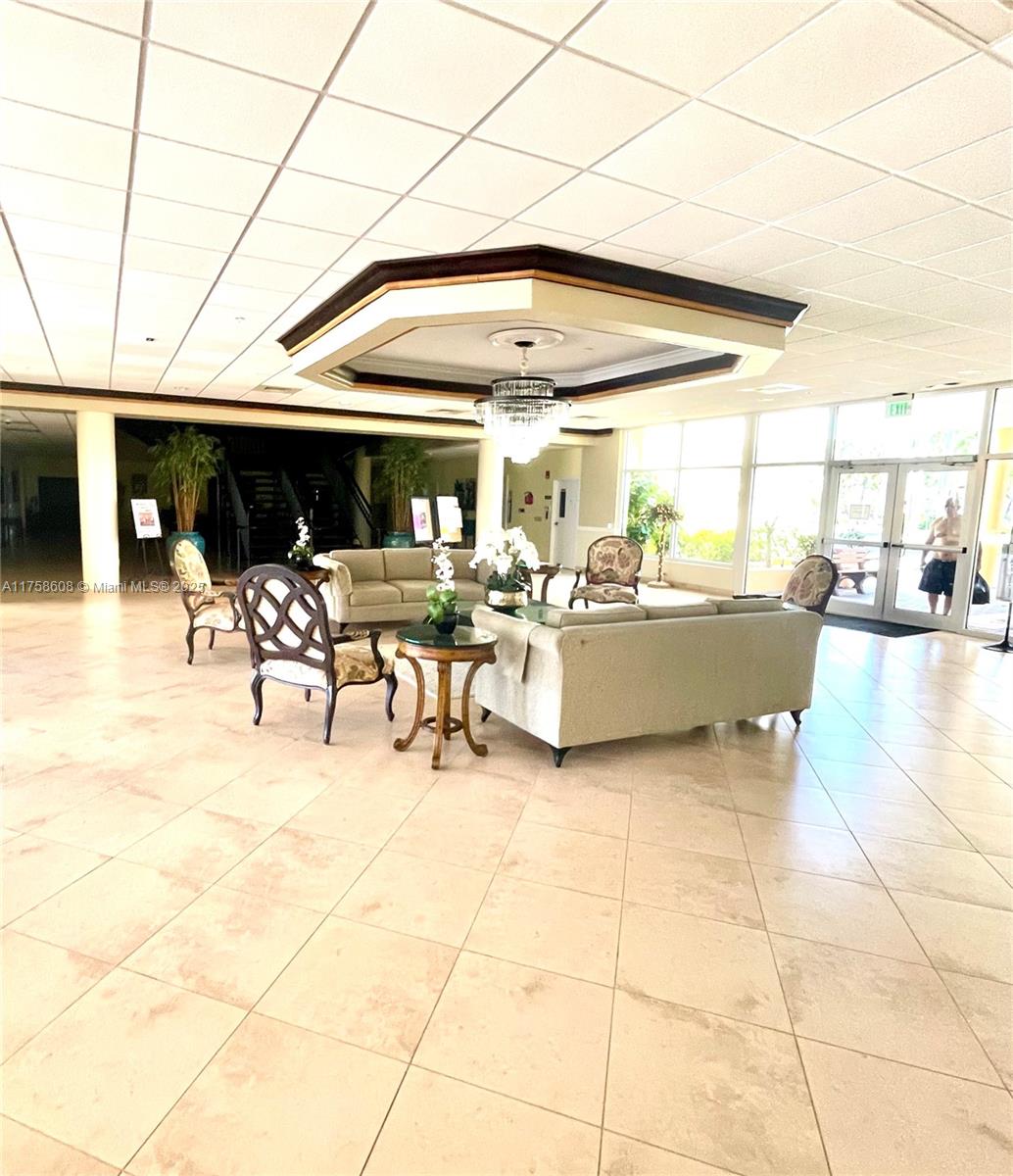 VILLAGE ROYALE GREENRIDGE - Residential