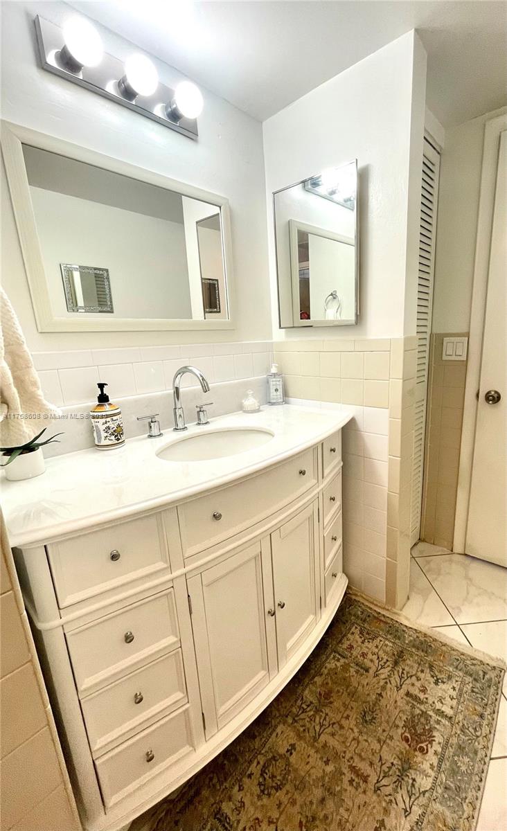 VILLAGE ROYALE GREENRIDGE - Residential