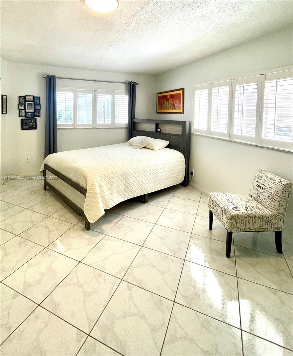 VILLAGE ROYALE GREENRIDGE - Residential