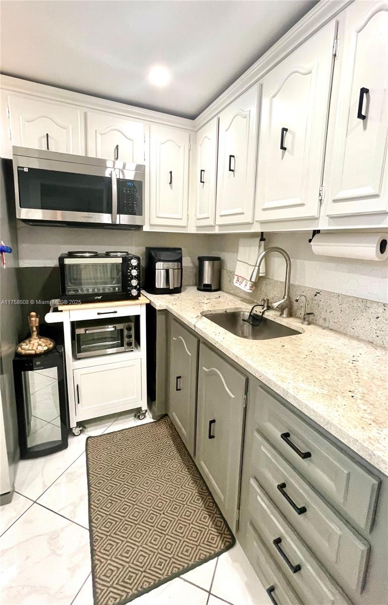 VILLAGE ROYALE GREENRIDGE - Residential
