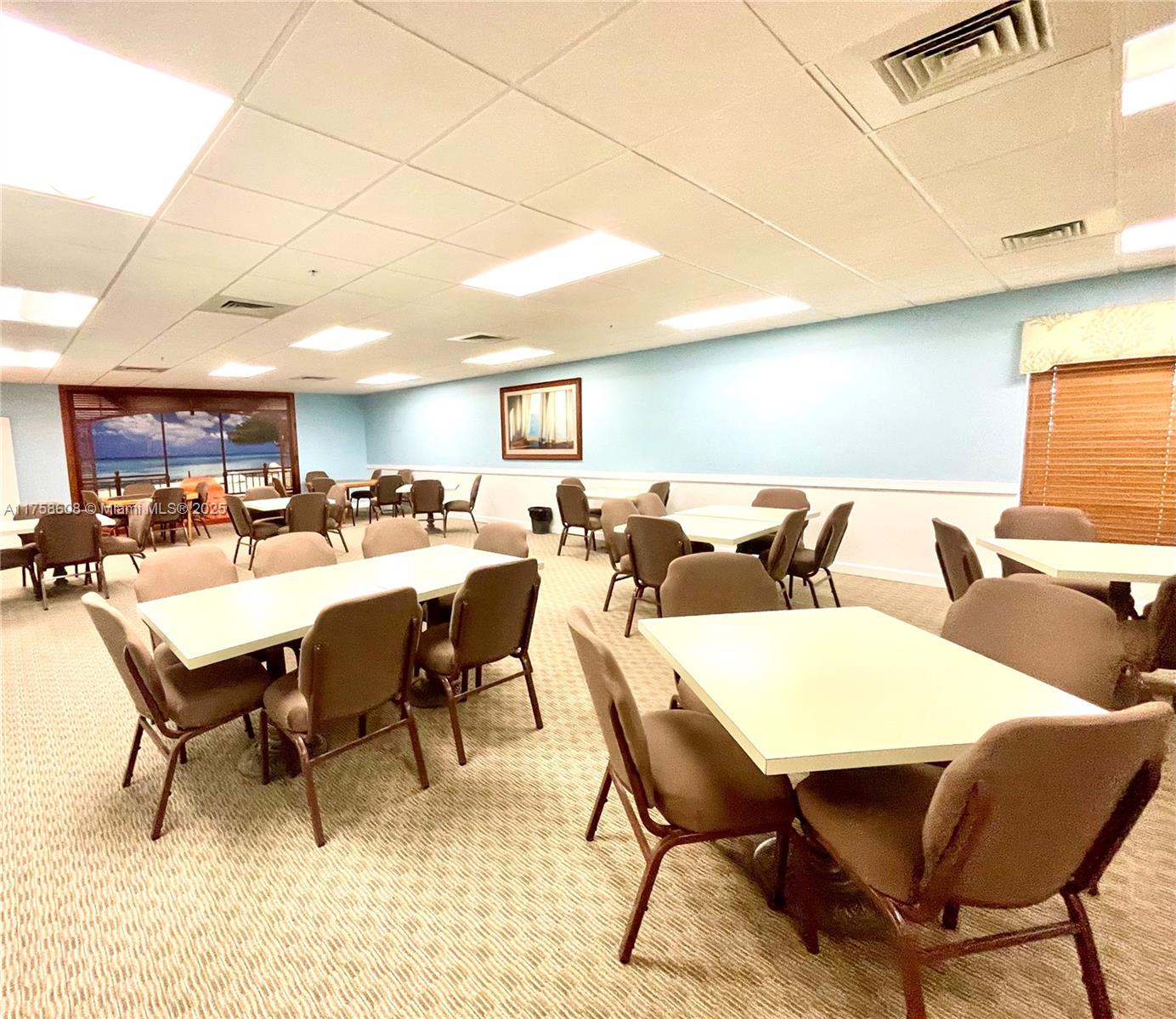 VILLAGE ROYALE GREENRIDGE - Residential