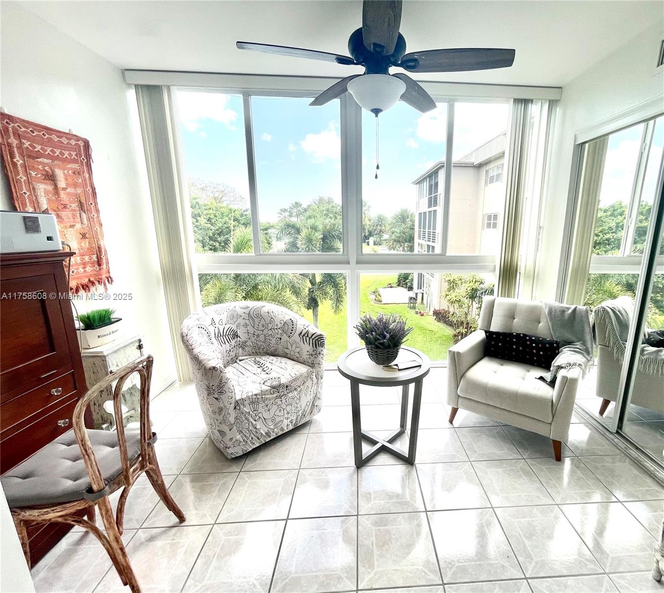 VILLAGE ROYALE GREENRIDGE - Residential