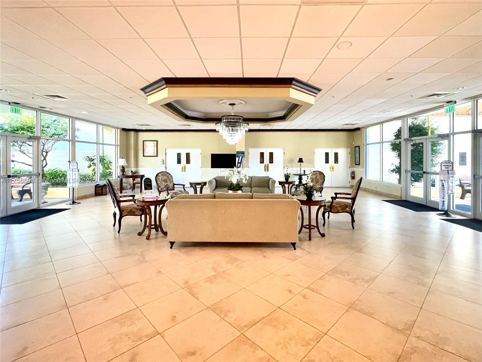 VILLAGE ROYALE GREENRIDGE - Residential