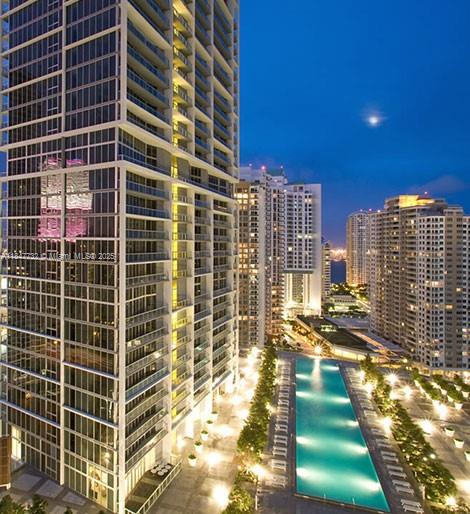 Studio with views of the Bay at Icon Brickell 1 . Enjoy the resort lifestyle of the Icon Brickell from this impeccable studio with views of downtown Miami , Miami River and Biscayne Bay. Floor to ceiling sliding glass doors , top of the line appliances , subzero refrigerator , italian kitchen cabinetry and in unit washer/dryer . Icon Brickell has the best amenities in Brickell . Olympic size pool , state of the art gym , spa and so much more . Two famed restaurants in the complex just steps away , shopping , W Hotel and people mover just steps away.