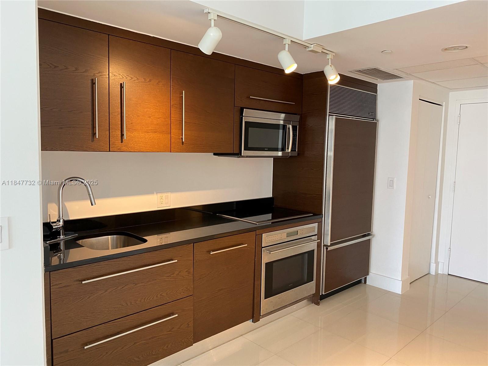 475 Brickell Ave 2410