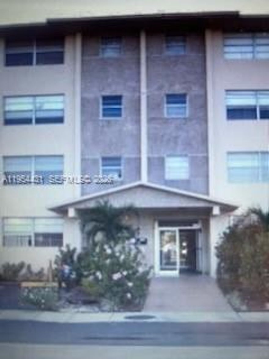 Beautiful first floor unit that is in move-in condition.  One bedroom with 1 1/2 bathrooms. Building has a pool and deck for entertaining. 

Close proximity to the beach, Aventura Mall, Gulfstream and 10 minutes from Ft. Lauderdale airport.