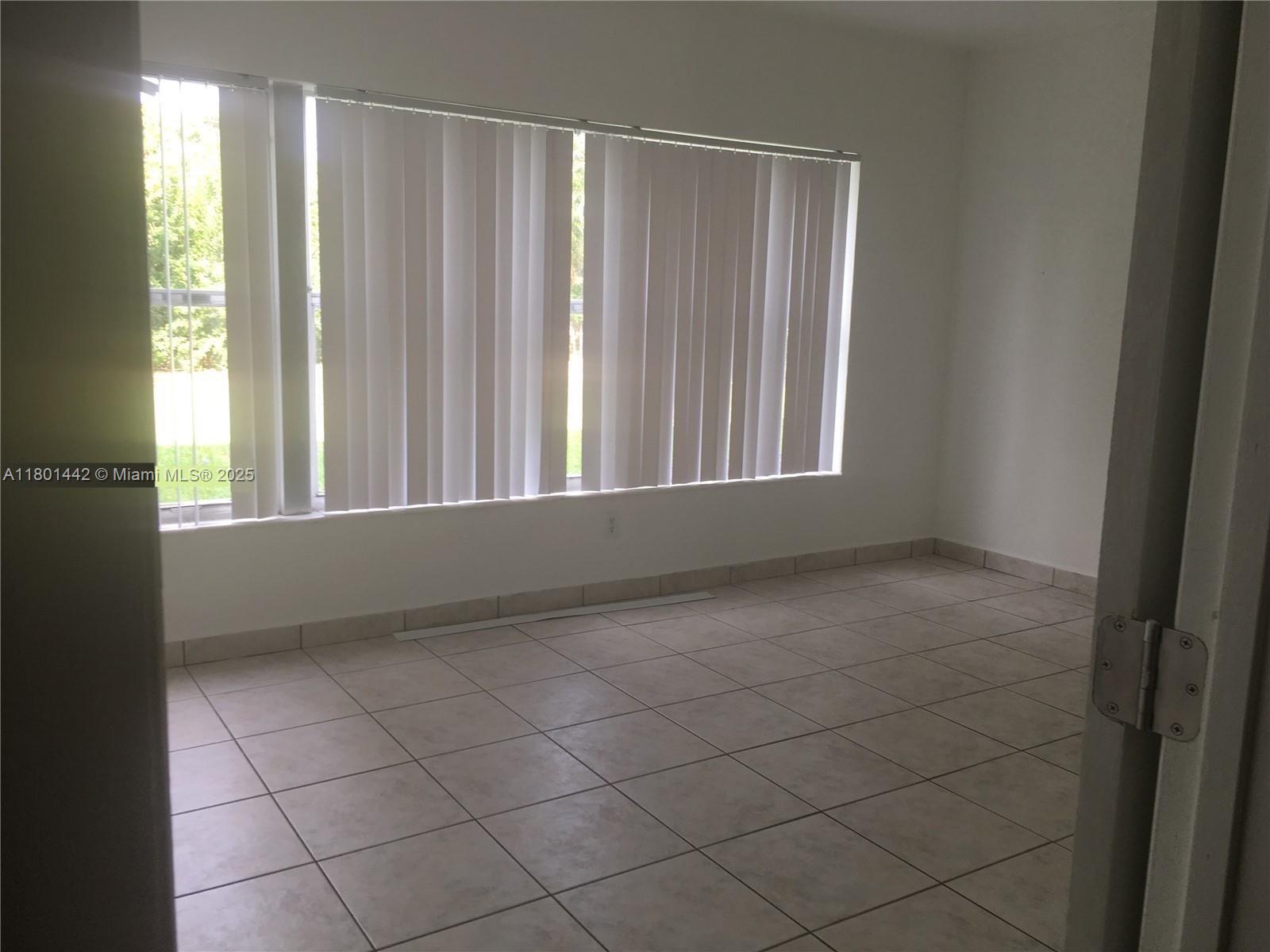 4851 University Dr 4851