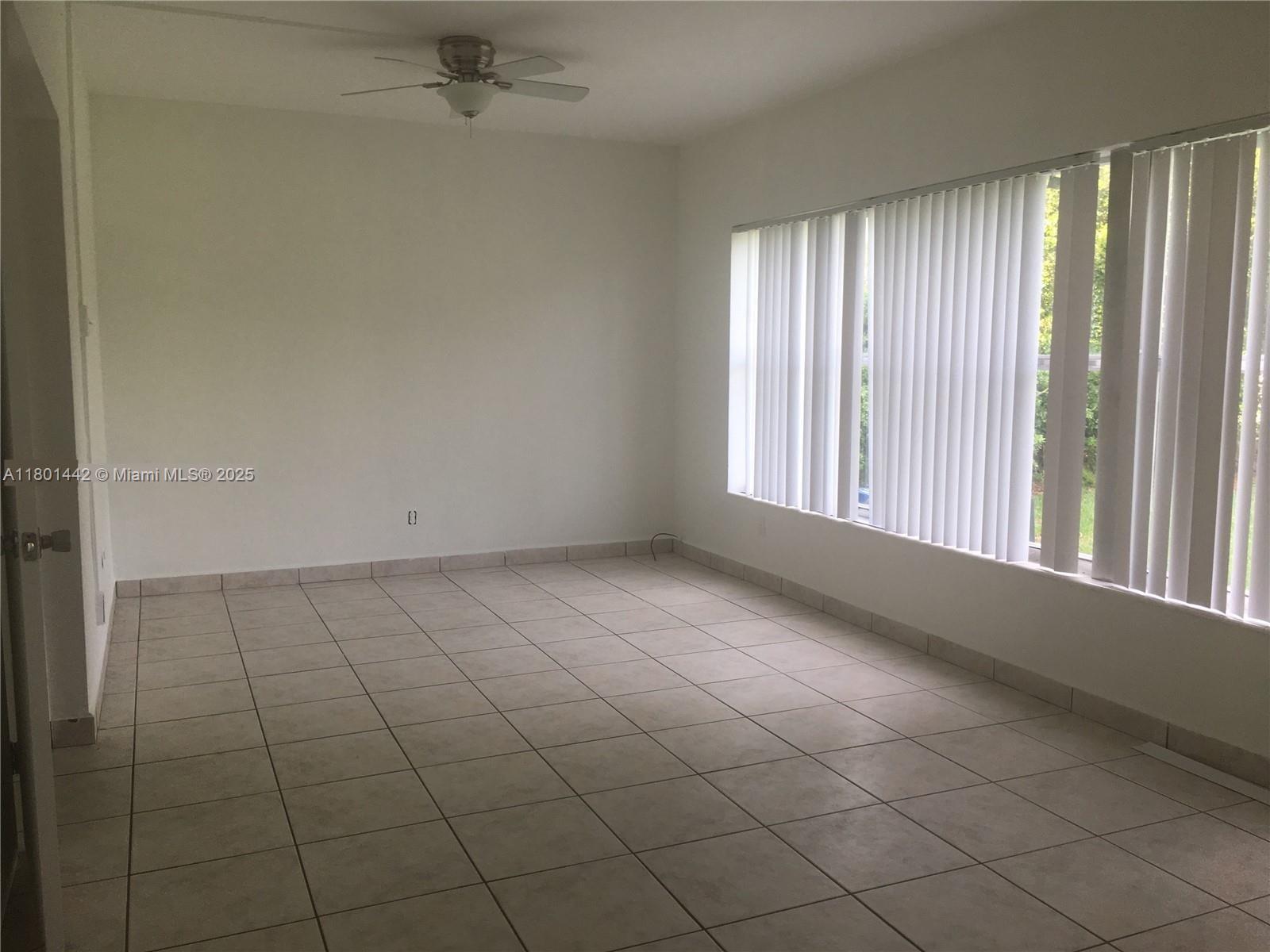 4851 University Dr 4851