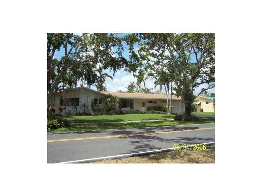 Wonderful 4/2 in heart of Plantation, close to JCC, Highways, schools and more.  Huge back yard with friut trees.  Great room opens to kitchen.  Some appliances may not be included in sale.  Back yard is surrounded by foliage to provide privacy to the poo l area.  Your friends and family will love to visit this charming home in amazing part of Plantation.  Surrounded by beautiful homes and gardens.  Cove view your future, easy to show, owners are accommodating with times.  Highly motivated.  Short Sale.