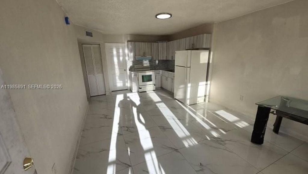 Photo of 208 Avondale Dr #11, Pompano Beach, FL 33060 (MLS # A11985891)