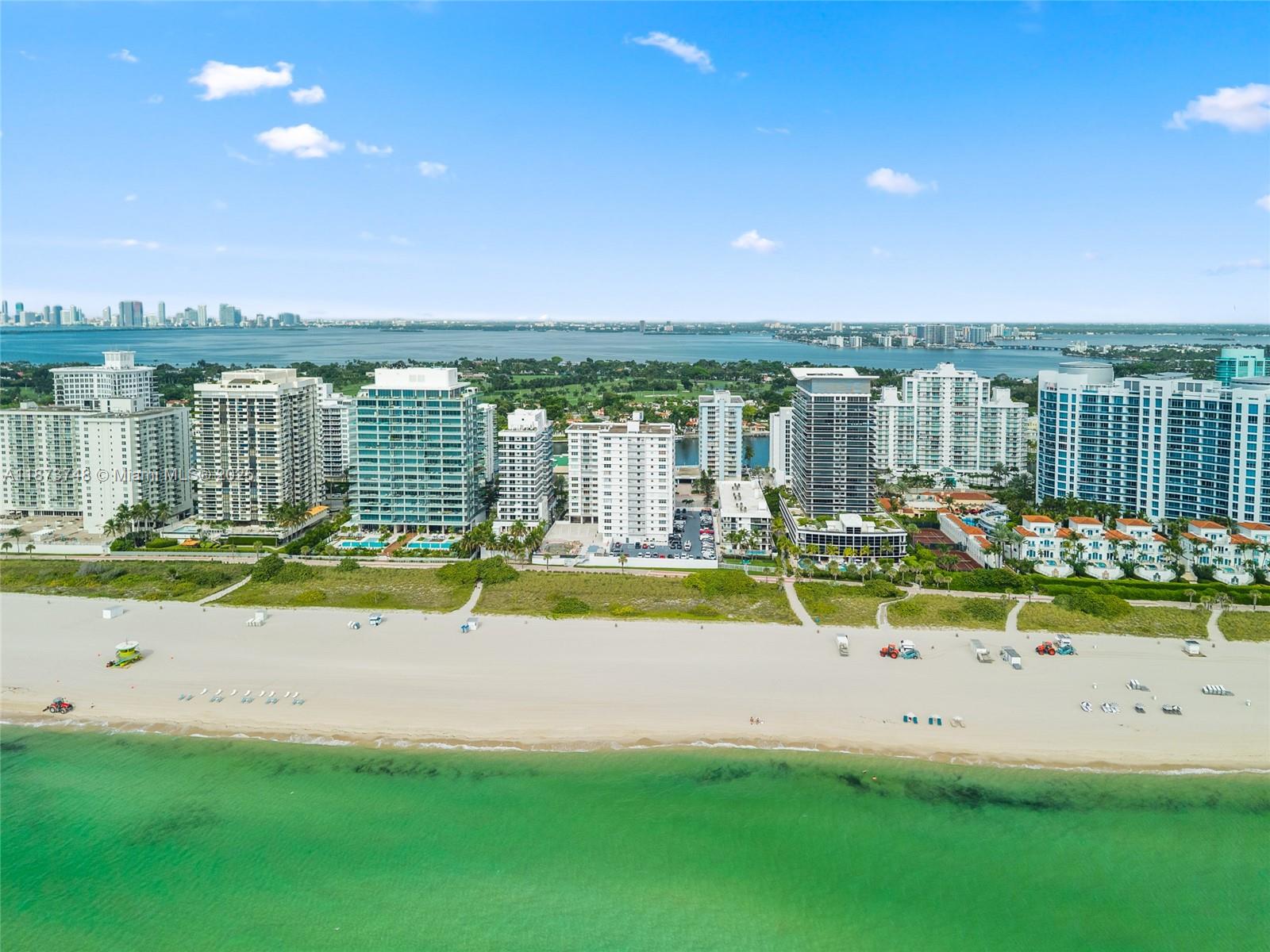 Seize the opportunity to live in this beautiful and spacious apartment, right in front of the beach.
2 bedrooms plus den/2 bathrooms spread across 1,776 sq ft. Ample storage and comfortable living space. Nice kitchen. Tiled throughout. Step out onto the balcony to soak in breathtaking sunrises and sunsets. The building is currently undergoing a complete renovation, increasing the value and charm of it. Many amenities: Gym, Game room, Party room with full kitchen, saunas for men and women, 24 hours lobby attendance and valet parking. Excellent location on prestigious millionaire's row. One assigned parking space, one decal for an extra car, plus accessible valet parking. Don't miss the chance to make this beachfront gem your new home!