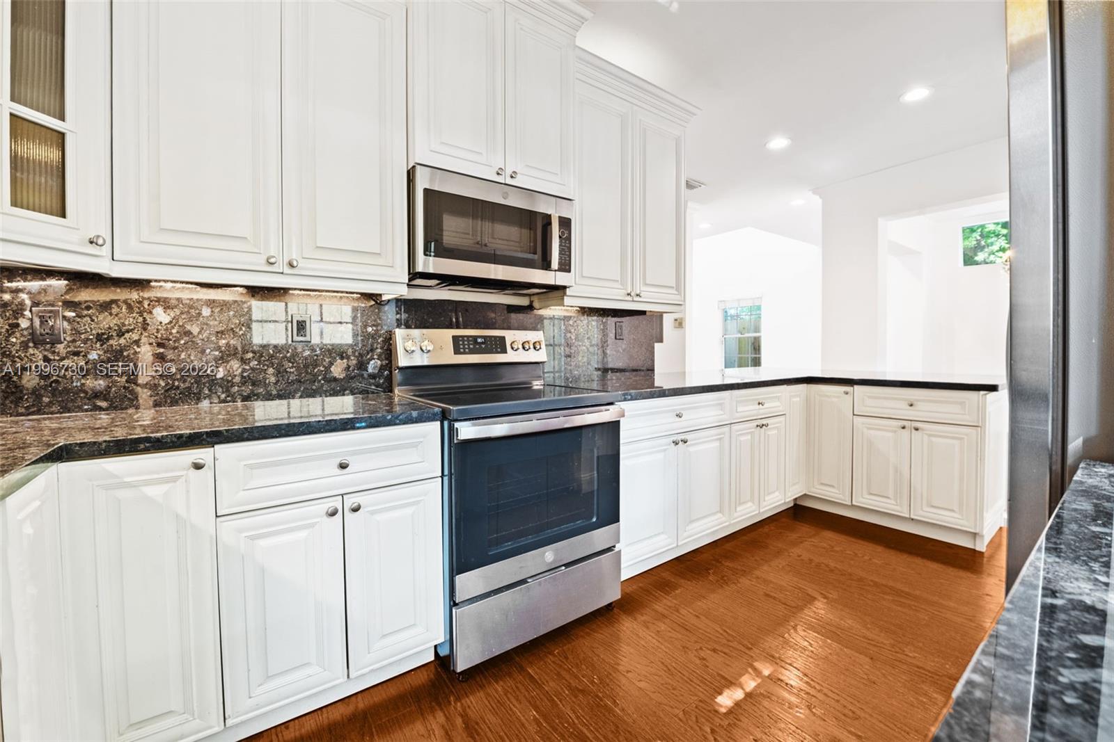 GROVE WALK TOWNHOMES COND - Residential