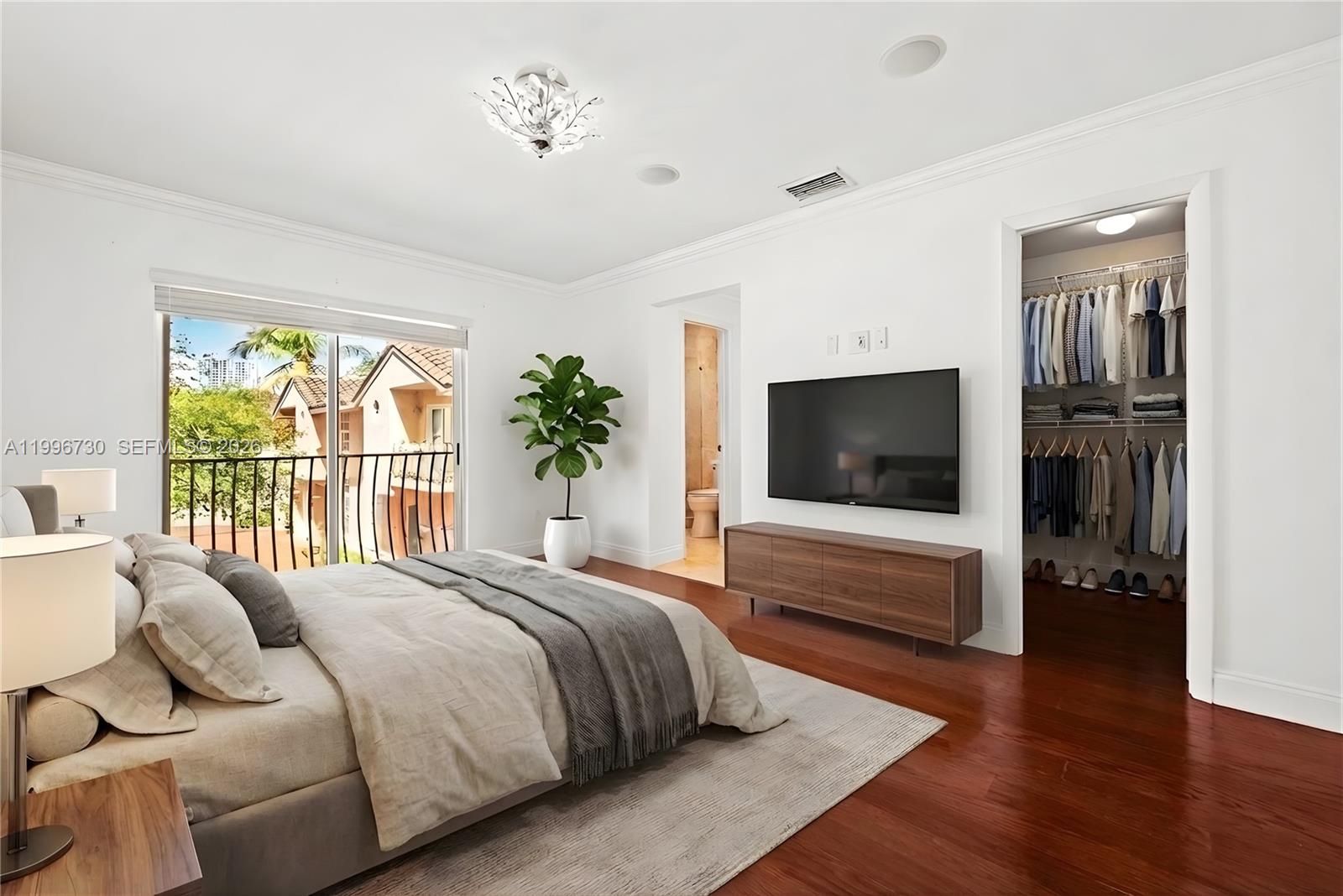 GROVE WALK TOWNHOMES COND - Residential