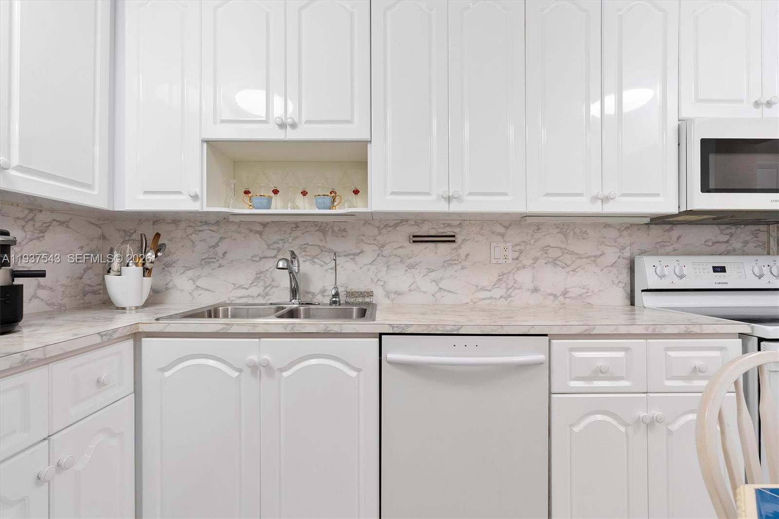 PLAZA TOWERS SOUTH CONDO - Residential