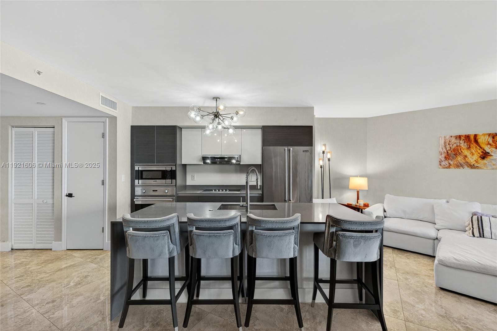 9821 E Bay Harbor Dr 402