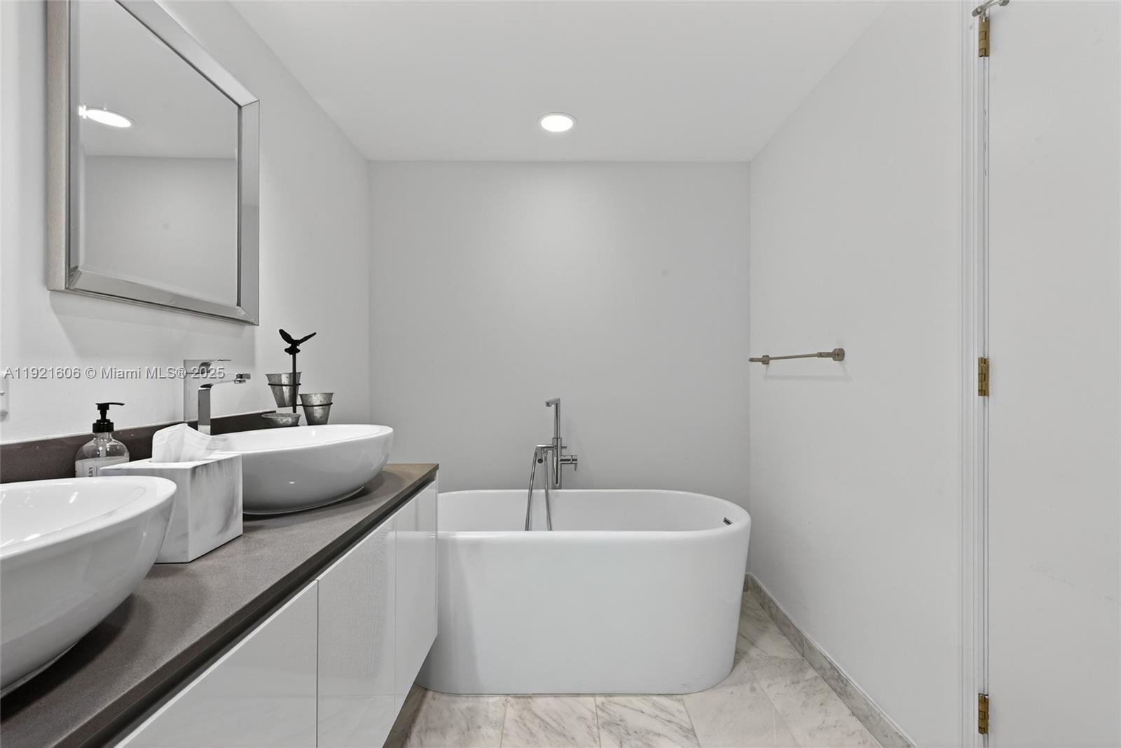 BAY HARBOUR ISLAND - Residential Lease