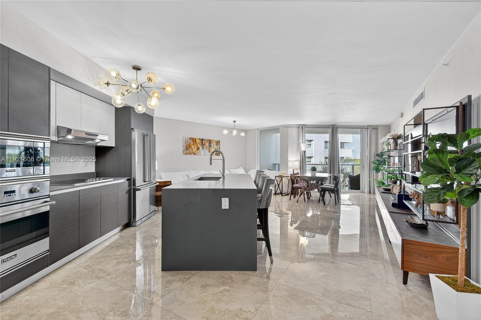 9821 E Bay Harbor Dr 402